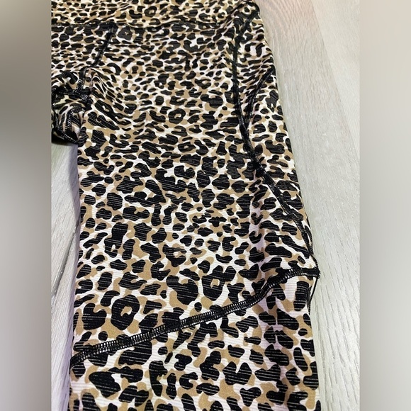 Outdoor Voices Leopard TechSweat Flex/MoveFree Leggings Size M - Picture 2 of 10